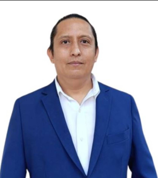 Dr. Claudio Flores Seefoó